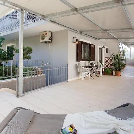 Stanic Apartment Seget Vranjica