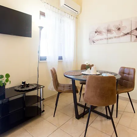 Stanic Apartment Seget Vranjica